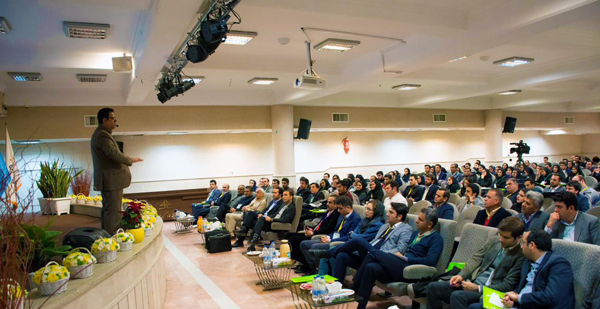 همایش جایگاه مدیریت ارتباط با مشتری در اقتصاد امروز